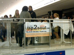 Andrang am rap2soul.de-Meetingpoint: Unser Frankfurter Office beantwortete viele Nachfragen zum Portal sowie zu unserer Kartenverlosung für die "Kings of R&B Vol. 1" in Wiesbaden.